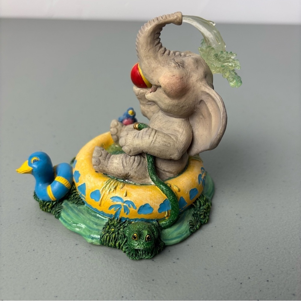 Elephant Figurine Having a Ball Peanut Pals VTG 1996 Tom Newsom Waterplay Frog - Picture 5 of 8